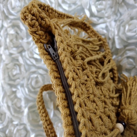Macrame fringe crossbody bag. - Picture 9 of 13